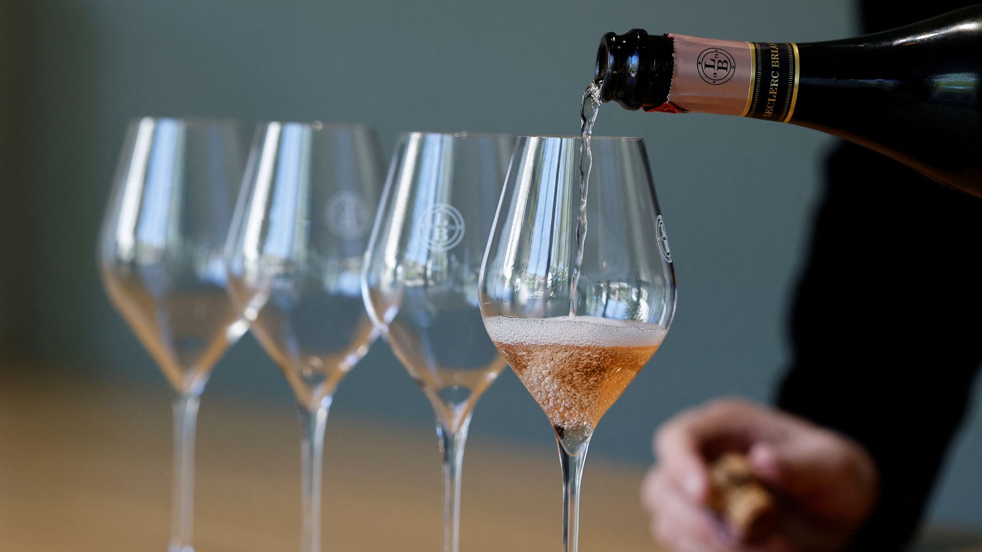 A glass of champagne being poured in Epernay, France, April 3, 2025. /Stephanie Lecocq/Reuters