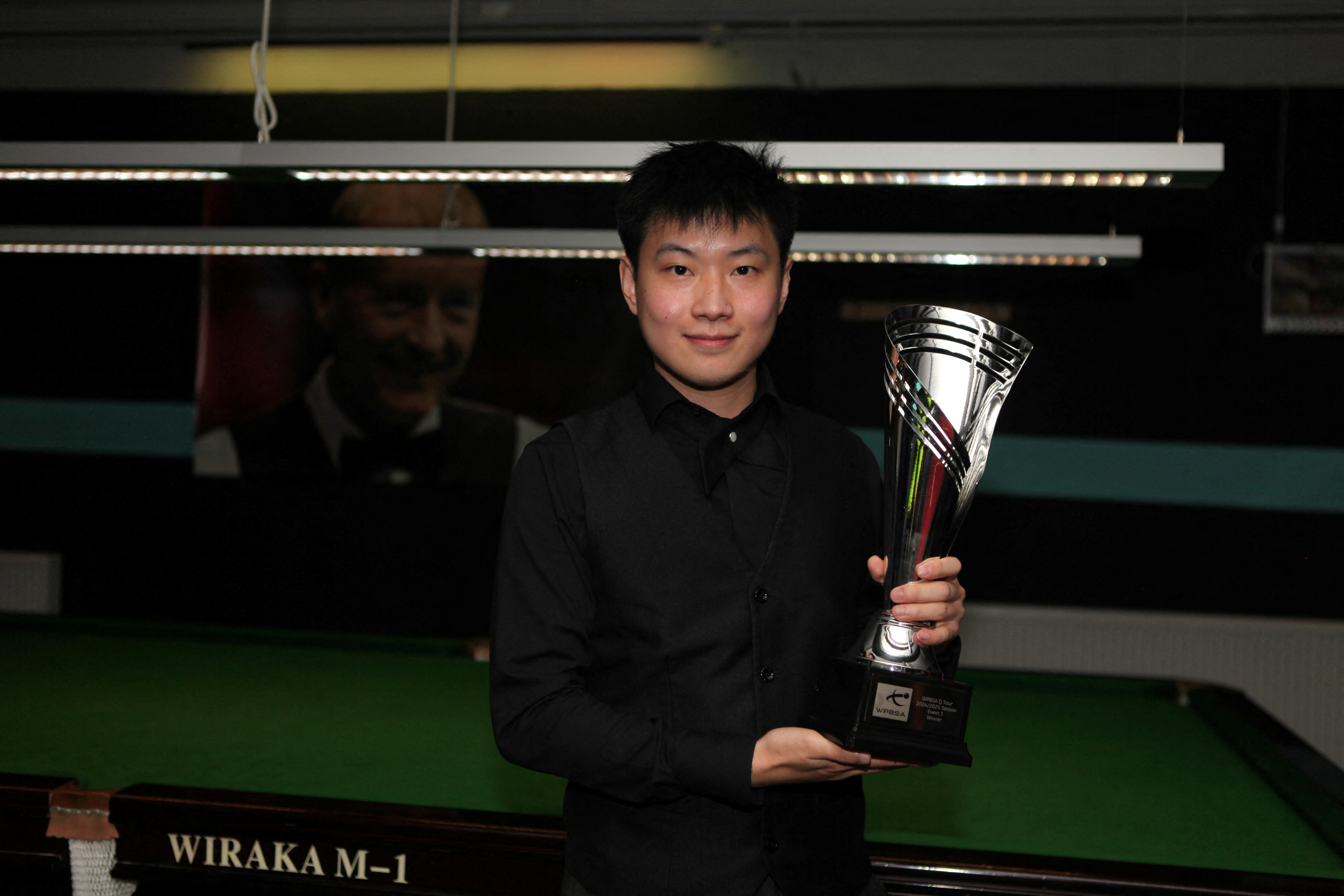 Zhao Xintong holds the trophy he received for winning the WPBSA Q Tour event at the Snookerhallen Club in Stockholm, Sweden October 6, 2024. /Philip O'Connor/Reuters