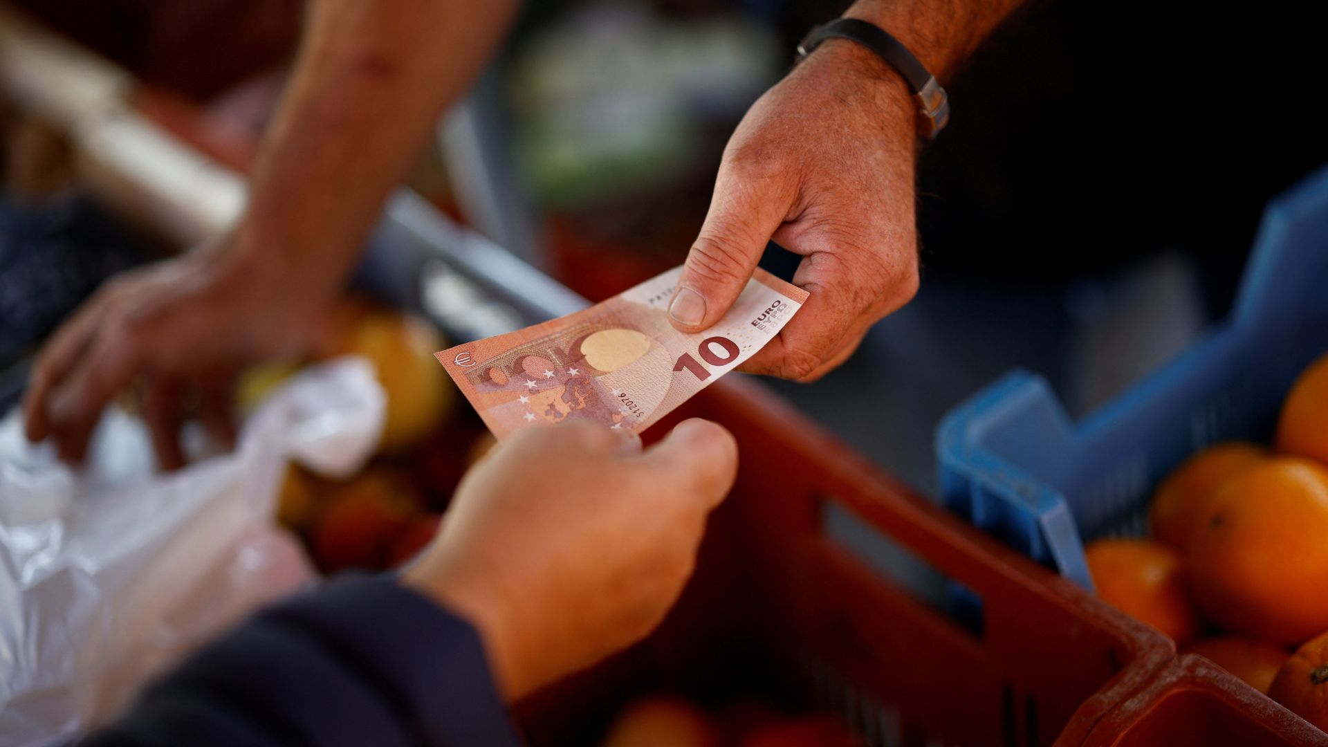 Bulgarian shoppers could be using Euro bank notes within months. /Stephane Mahe/Reuters