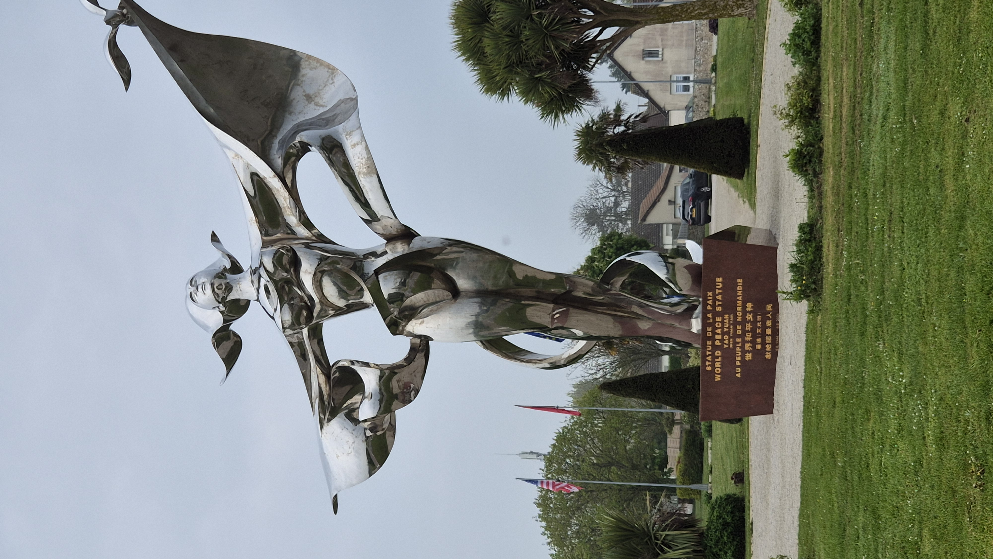 Chinese artist Yao Yuan's peace statue at Pointe du Hoc. /CGTN